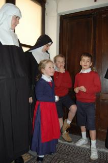 Les enfants de notre école attendent impatiemment le Cardinal